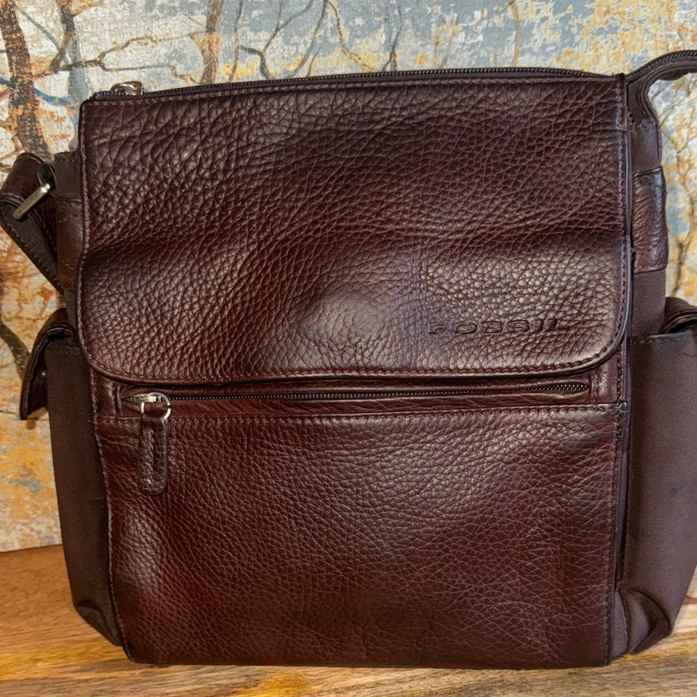 Fossil # 76082 Vintage Brown Leather Crossbody Bag - Classic Everyday Organizer